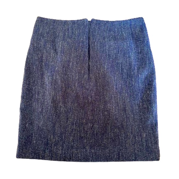 Ann Taylor size 2 cotton/linen blend. Two zipped pockets in front lined skirt. - Picture 2 of 4